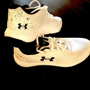 Under Armour Woman’s size 10